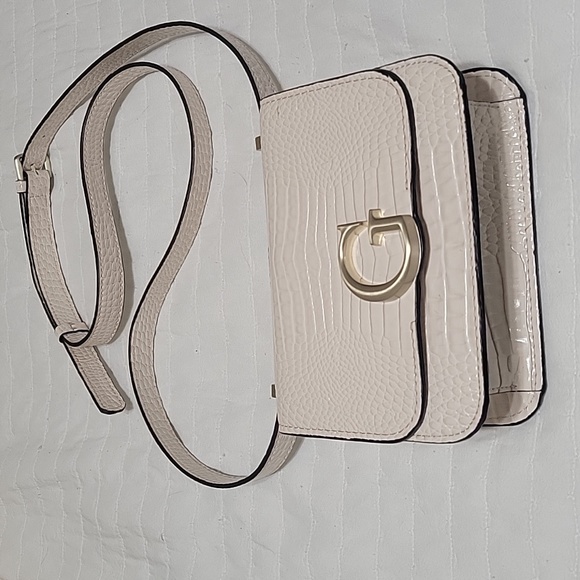 Guess Crossbody Purse - Picture 2 of 9